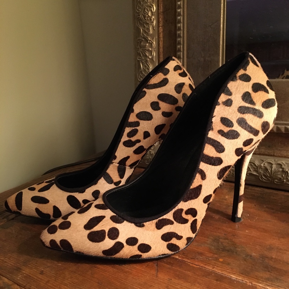 Brand New ✨ Steve Madden ✨ Leopard print pumps 👠 Fits like size 8